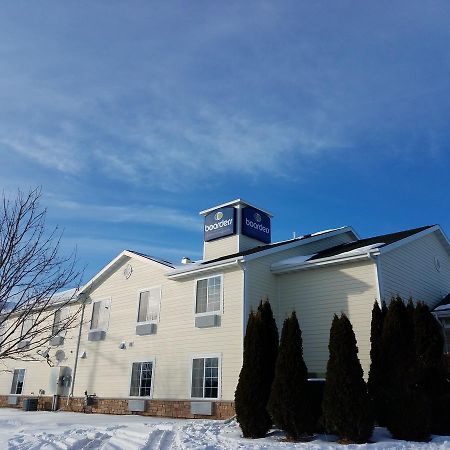 Boarders Inn & Suites By Cobblestone Hotels - Oshkosh Extérieur photo