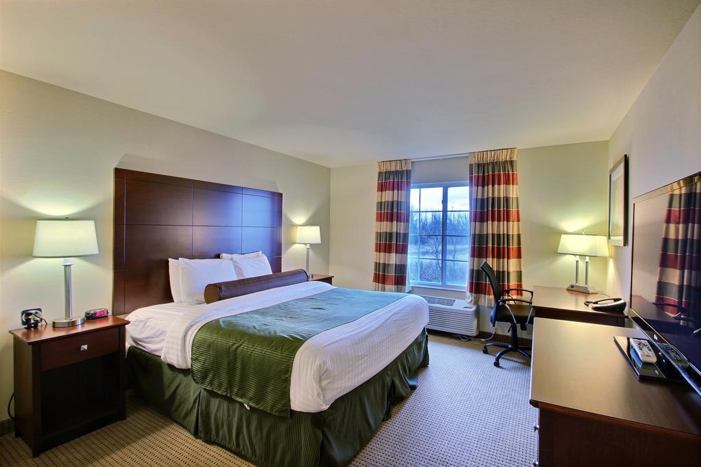 Boarders Inn & Suites By Cobblestone Hotels - Oshkosh Chambre photo
