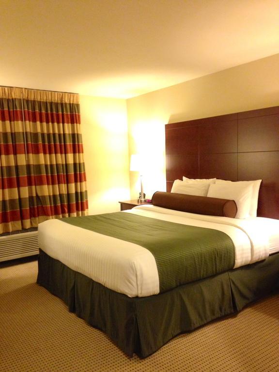 Boarders Inn & Suites By Cobblestone Hotels - Oshkosh Chambre photo