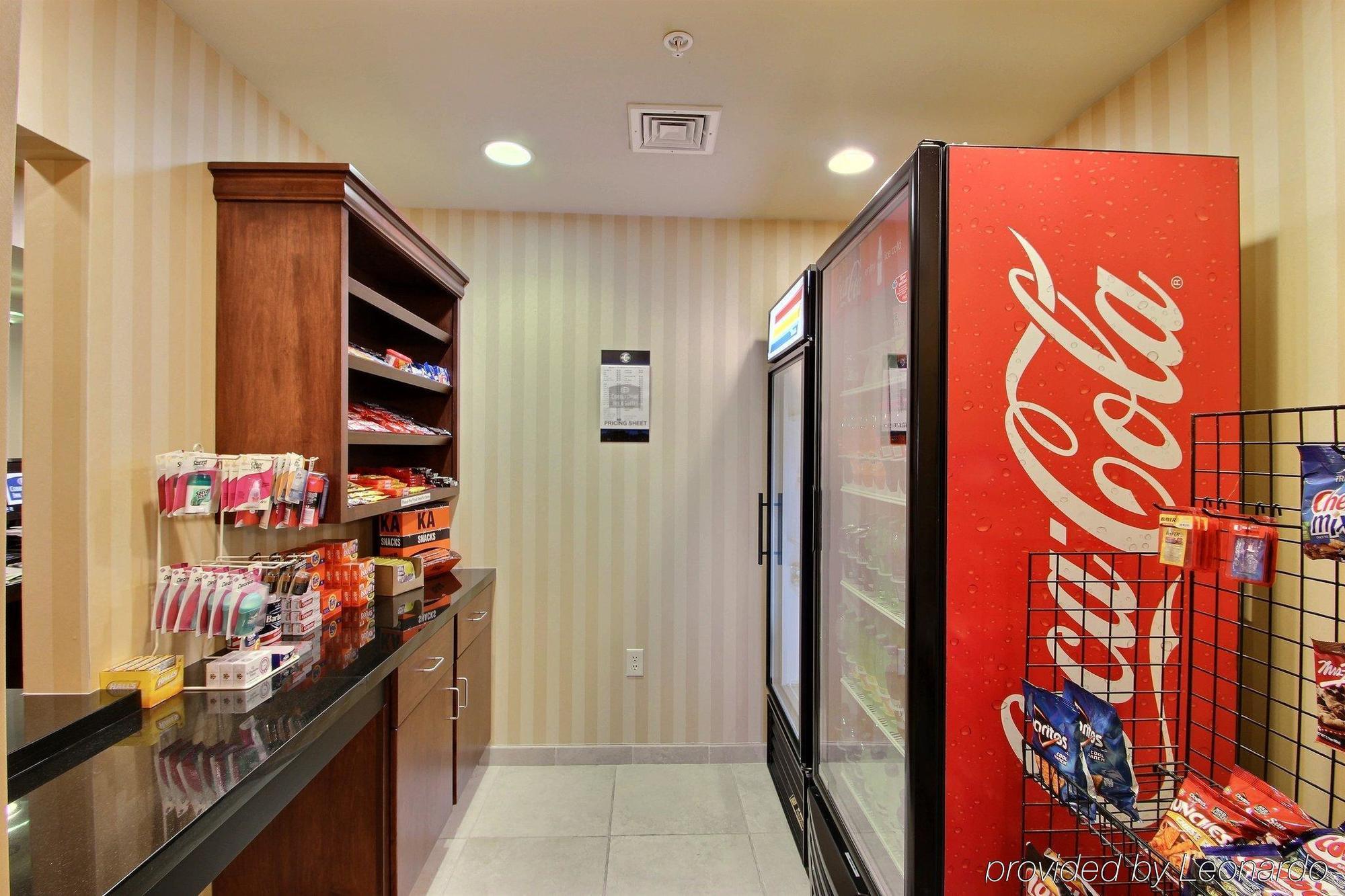 Boarders Inn & Suites By Cobblestone Hotels - Oshkosh Extérieur photo