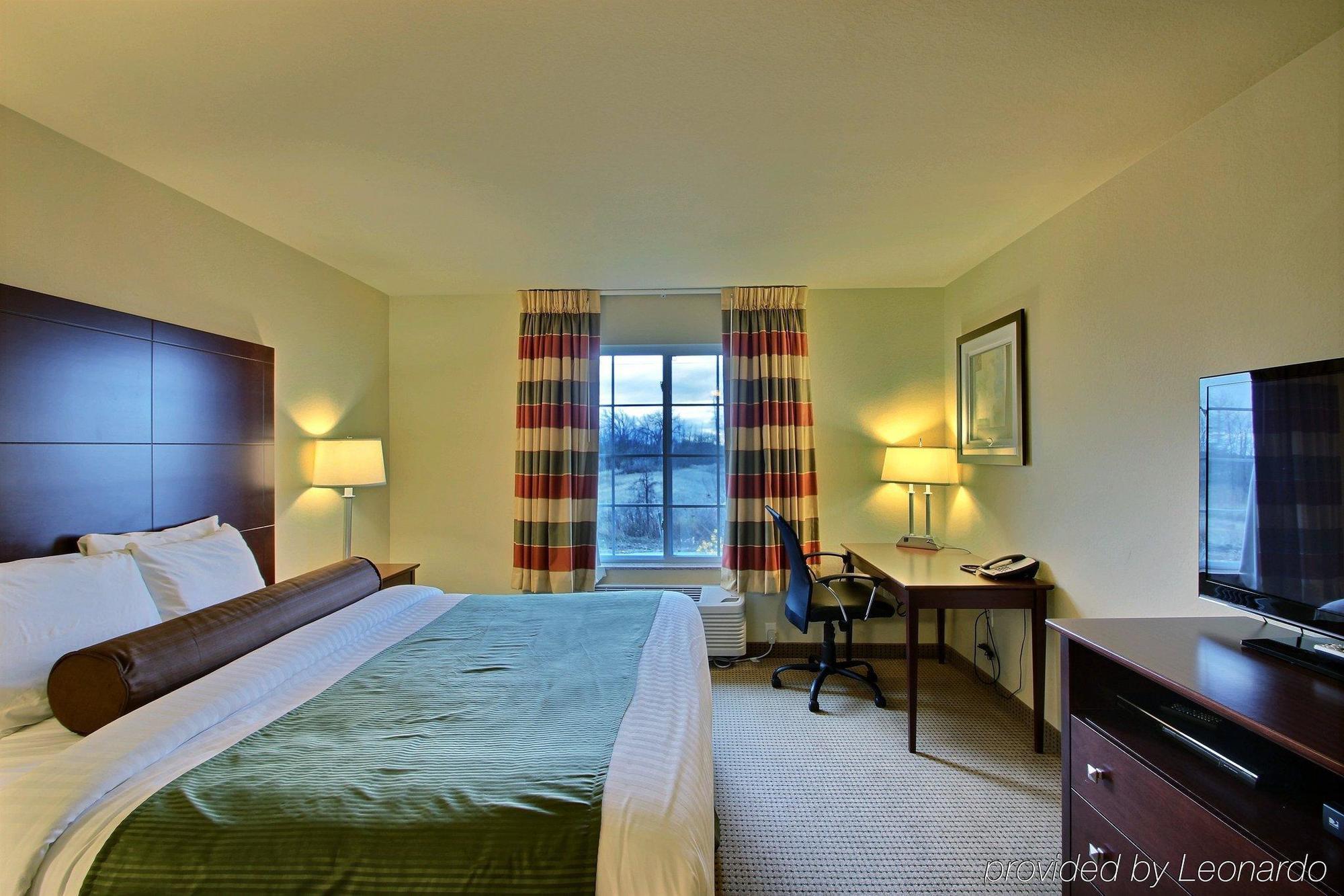 Boarders Inn & Suites By Cobblestone Hotels - Oshkosh Extérieur photo