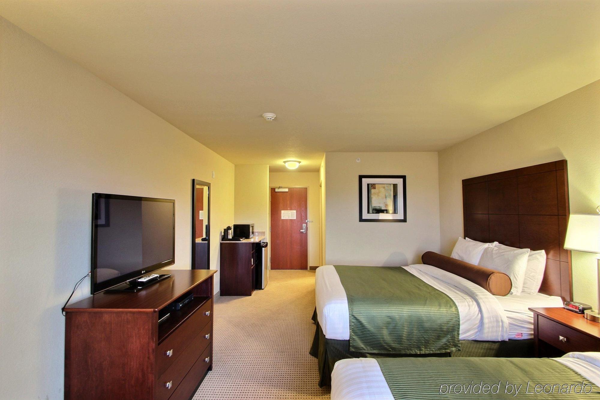 Boarders Inn & Suites By Cobblestone Hotels - Oshkosh Extérieur photo