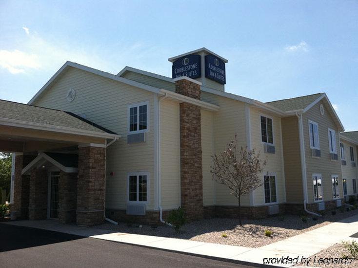 Boarders Inn & Suites By Cobblestone Hotels - Oshkosh Extérieur photo