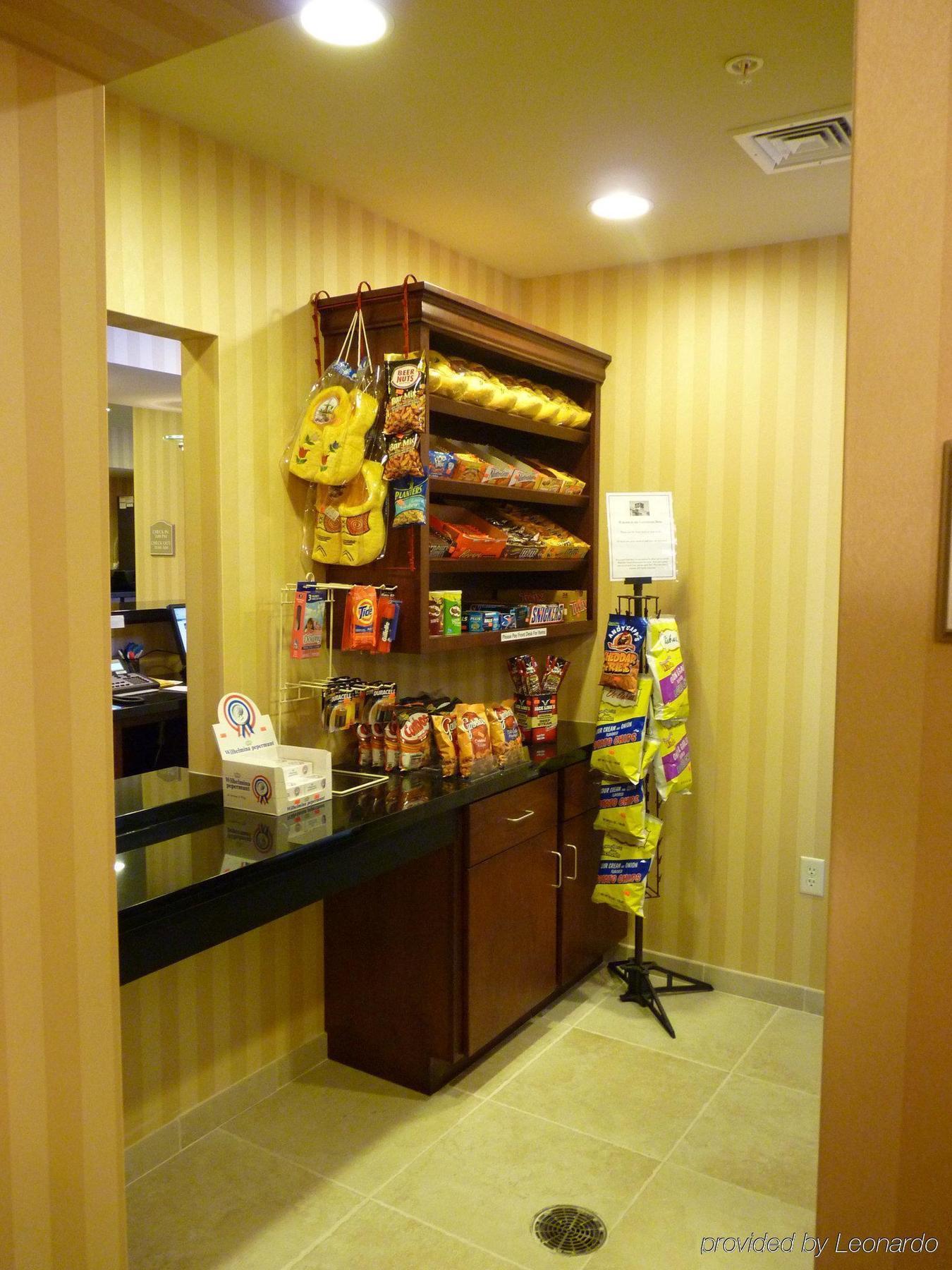 Boarders Inn & Suites By Cobblestone Hotels - Oshkosh Extérieur photo