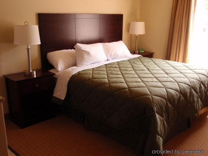 Boarders Inn & Suites By Cobblestone Hotels - Oshkosh Chambre photo