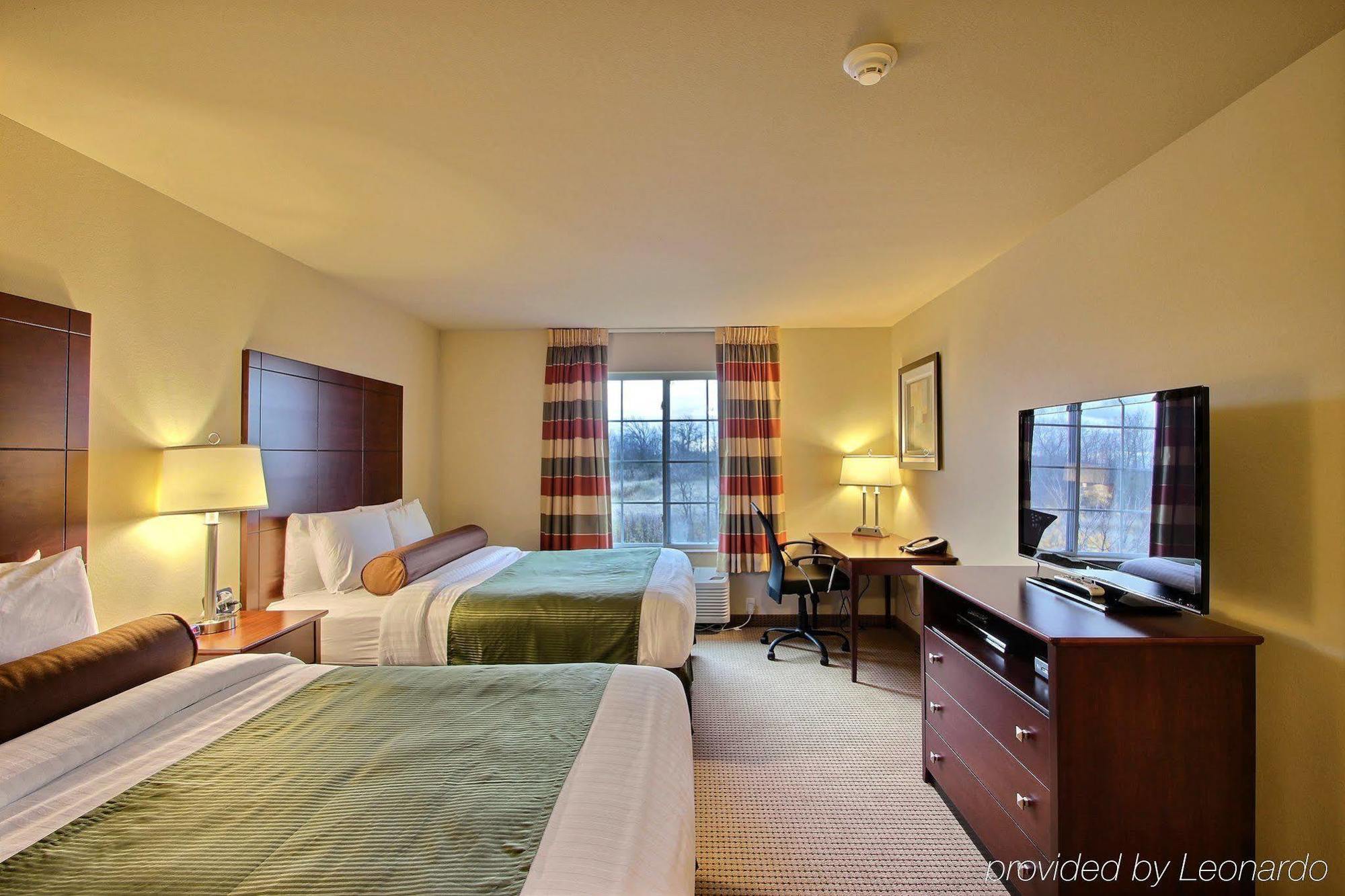 Boarders Inn & Suites By Cobblestone Hotels - Oshkosh Extérieur photo