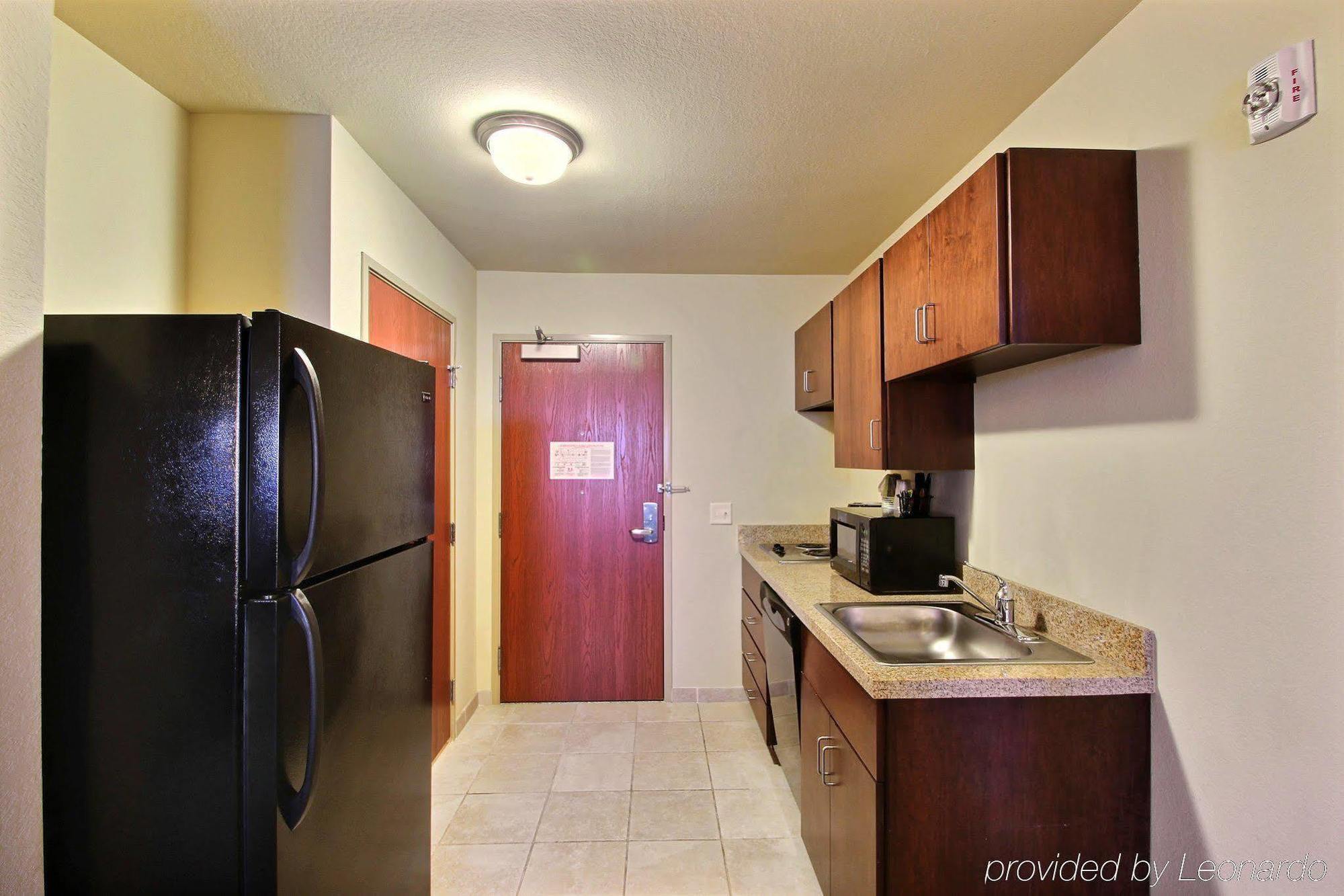 Boarders Inn & Suites By Cobblestone Hotels - Oshkosh Extérieur photo