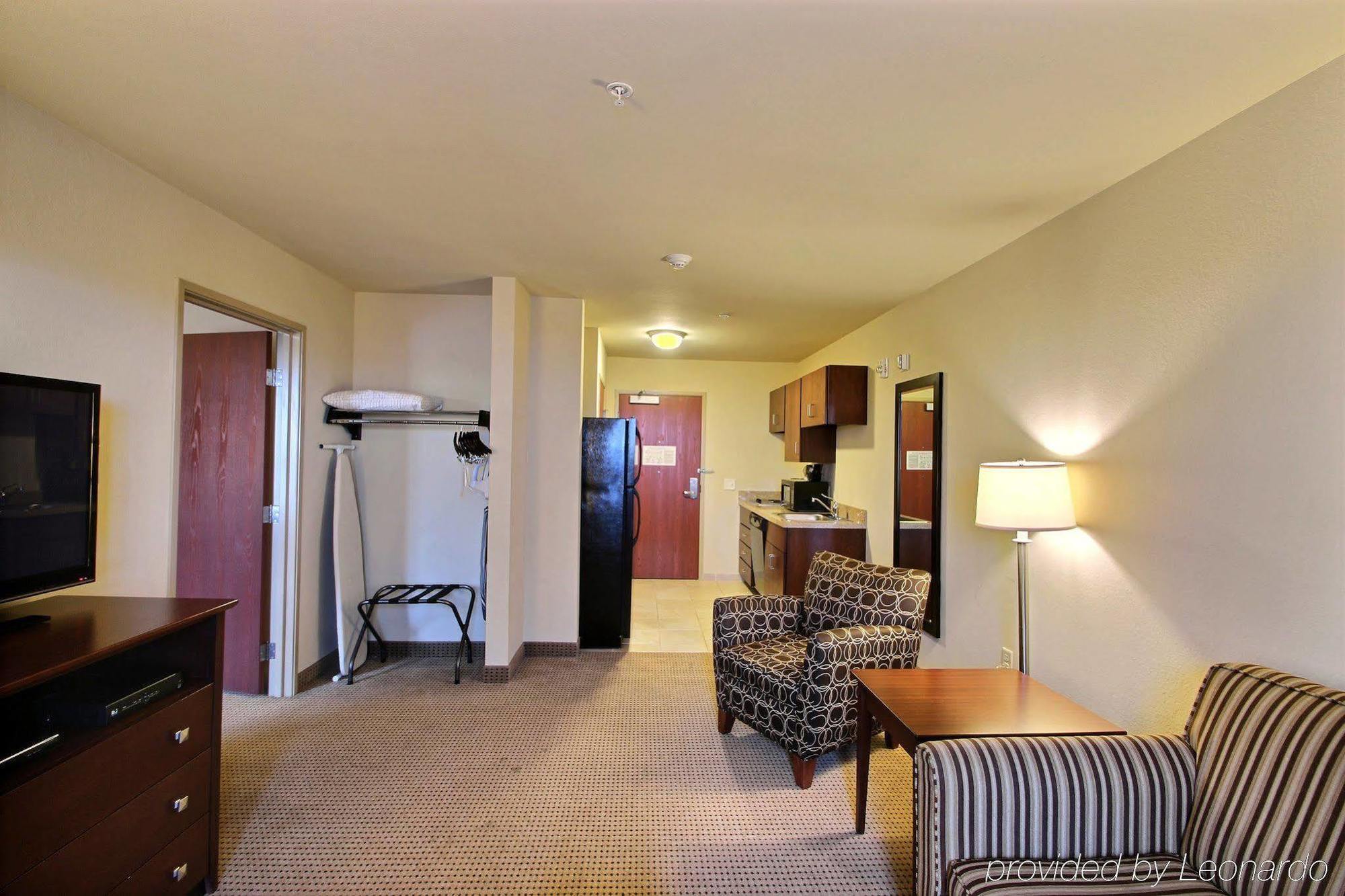 Boarders Inn & Suites By Cobblestone Hotels - Oshkosh Extérieur photo