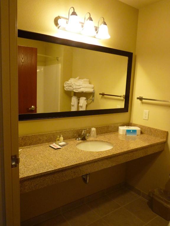 Boarders Inn & Suites By Cobblestone Hotels - Oshkosh Chambre photo
