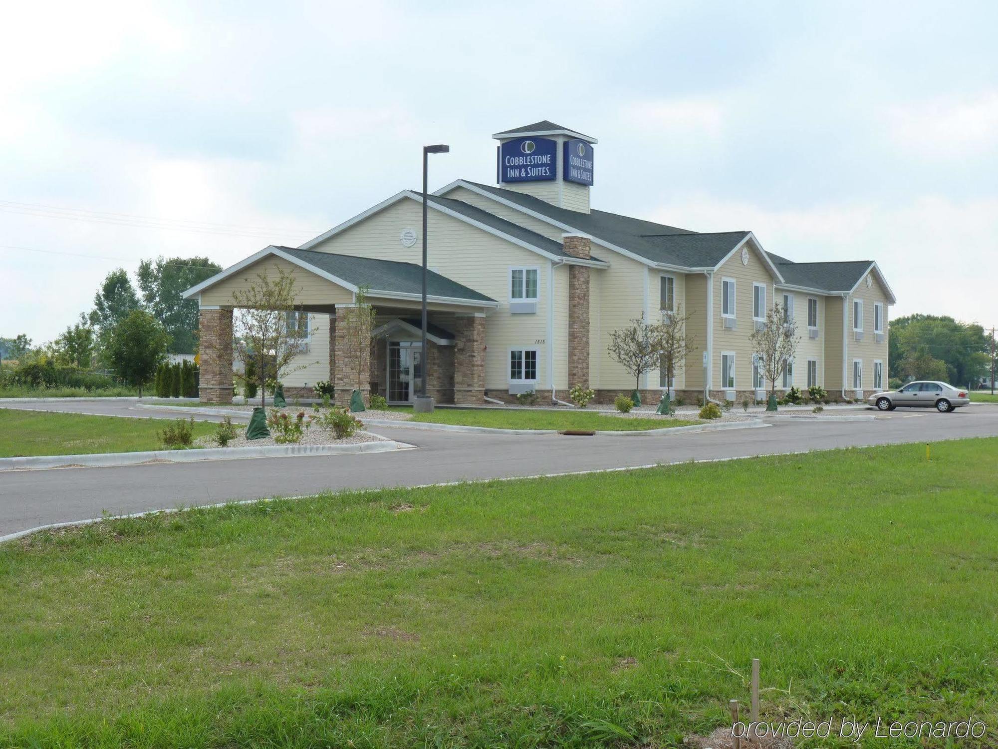 Boarders Inn & Suites By Cobblestone Hotels - Oshkosh Extérieur photo