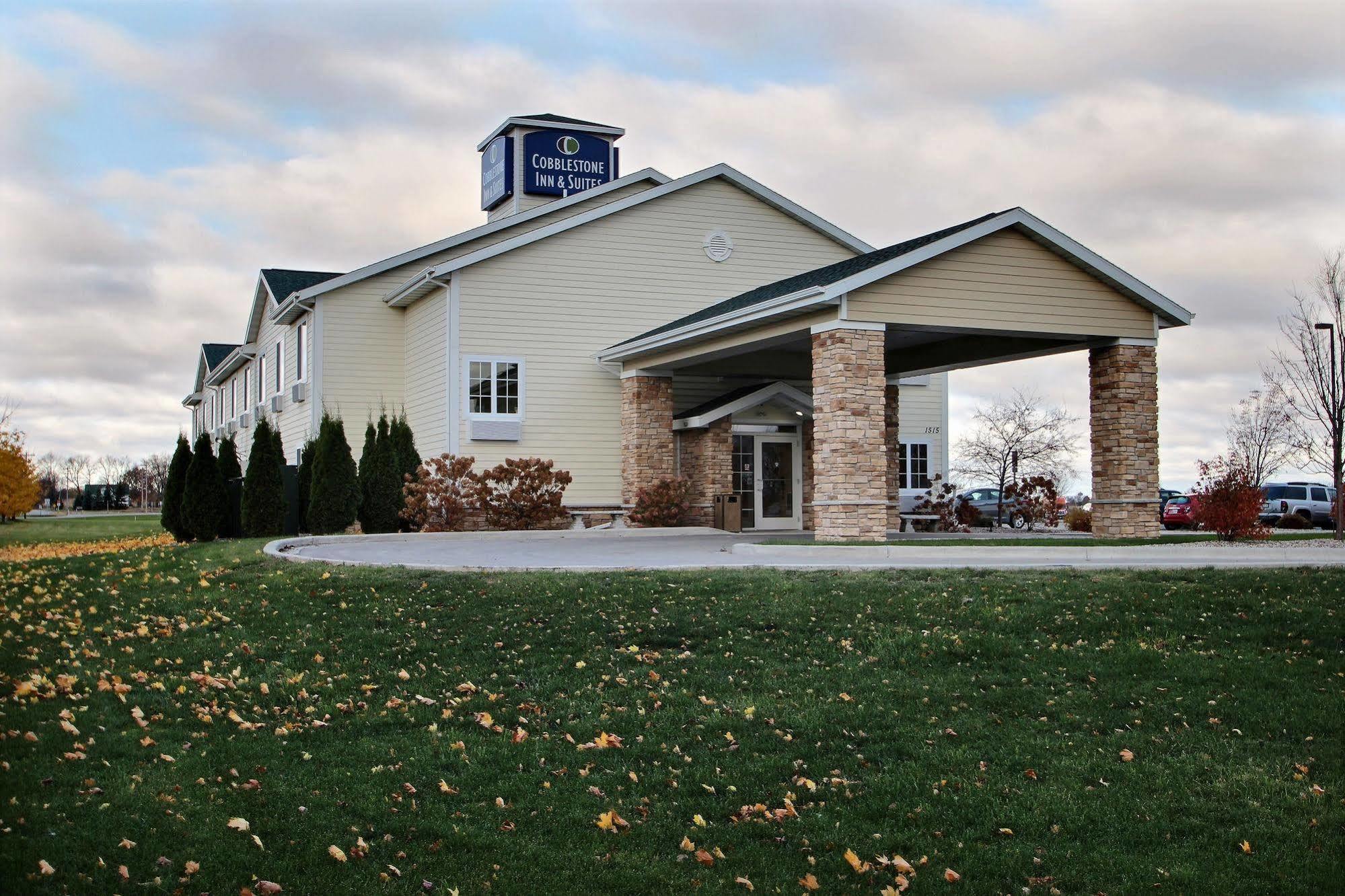 Boarders Inn & Suites By Cobblestone Hotels - Oshkosh Extérieur photo