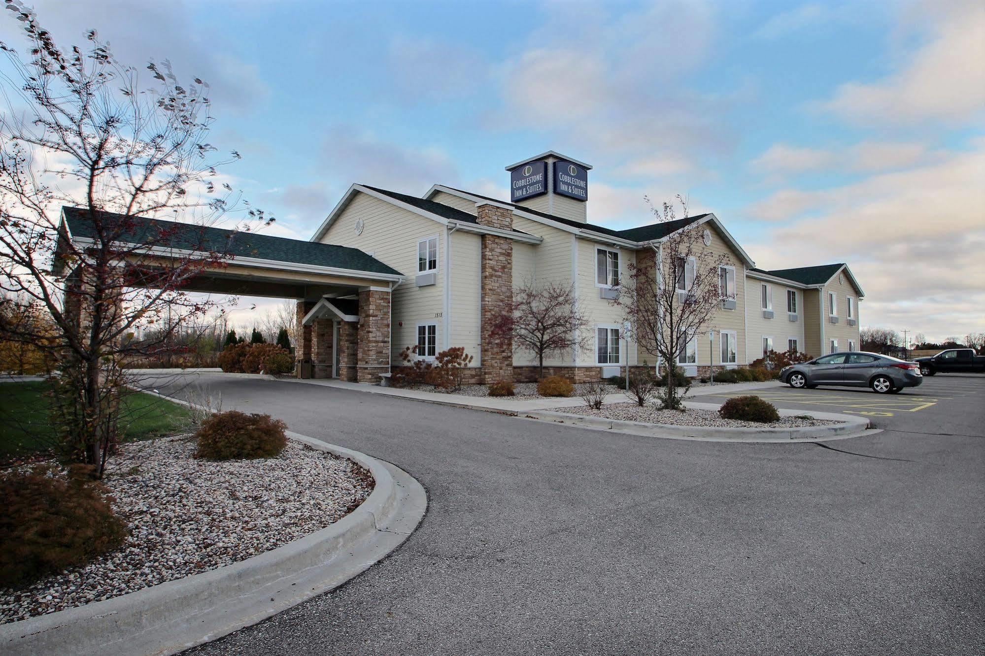 Boarders Inn & Suites By Cobblestone Hotels - Oshkosh Extérieur photo