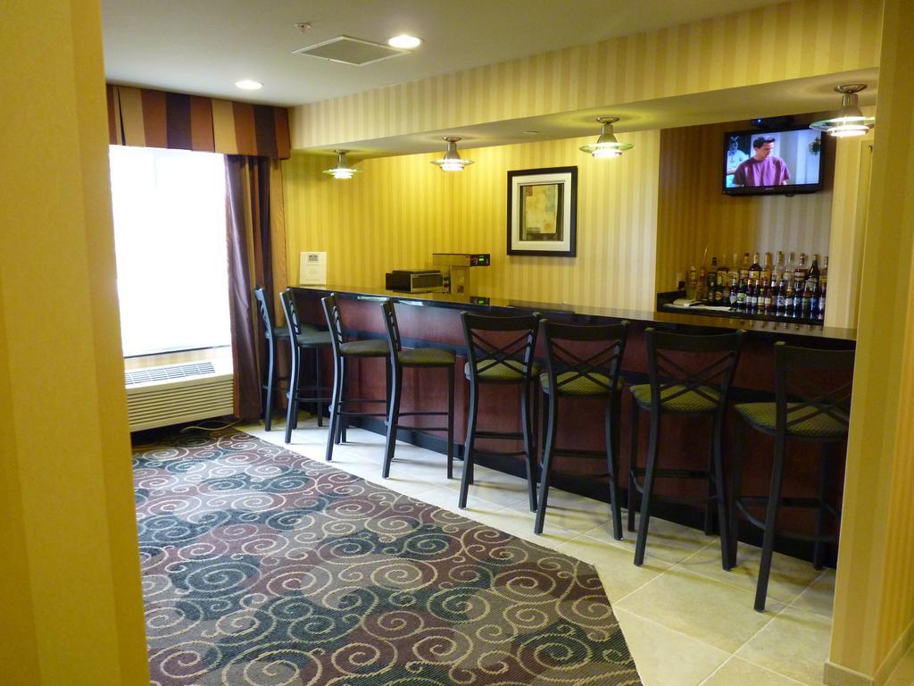 Boarders Inn & Suites By Cobblestone Hotels - Oshkosh Extérieur photo